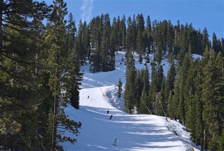 Are Alpine Meadows and Squaw Valley connected