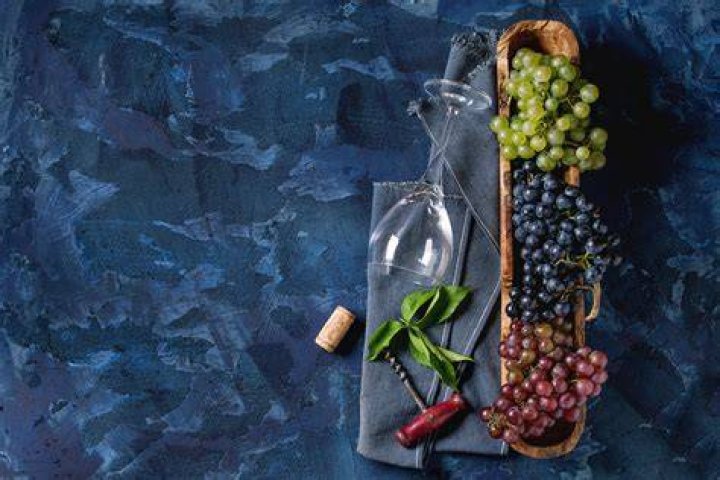 Are black grapes used to make wine