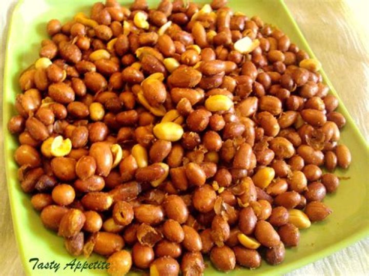 Are roasted peanuts a healthy snack