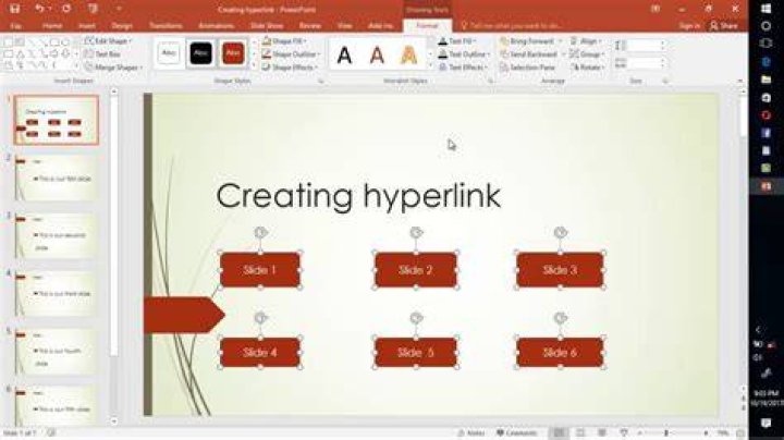 Can you add hyperlinks to charts in PowerPoint