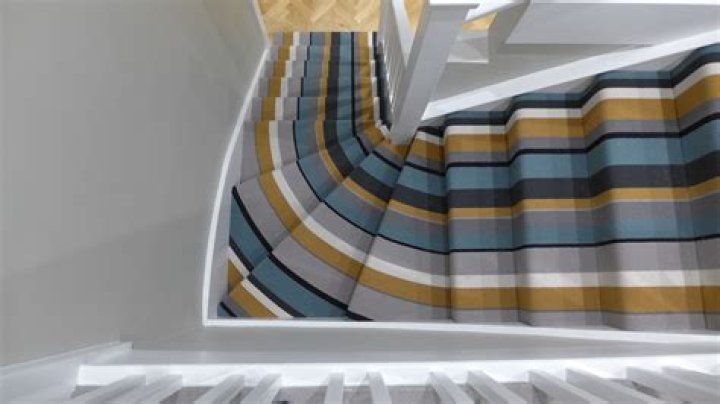 Can you have striped carpet on curved stairs