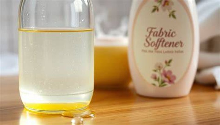 Can you mix vinegar and fabric softener