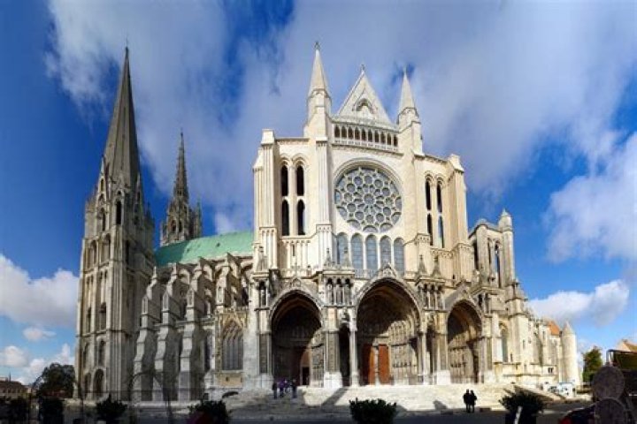 Did Chartres Cathedral burn
