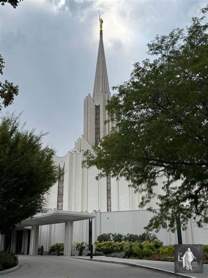 Do all LDS temples say Holiness to the Lord