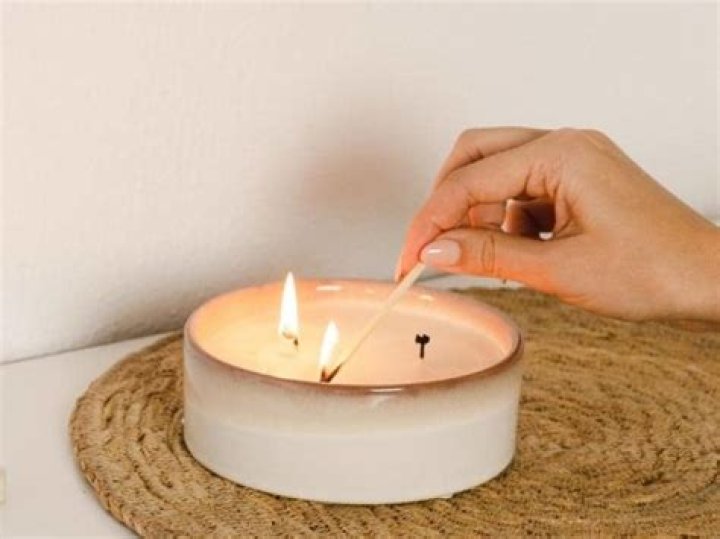 Do candles get rid of paint smell