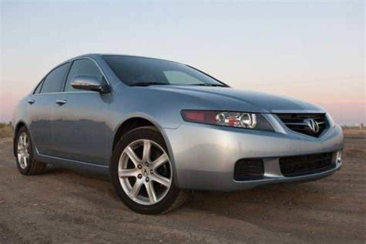 Does a 2004 Acura TSX have a timing belt or chain