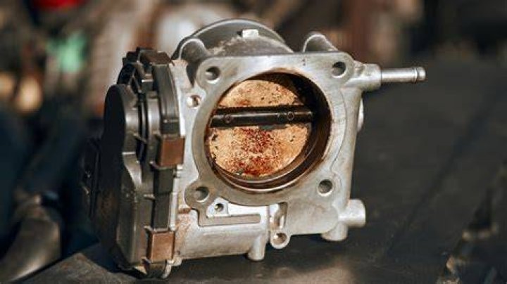 Does a dirty throttle body affect performance