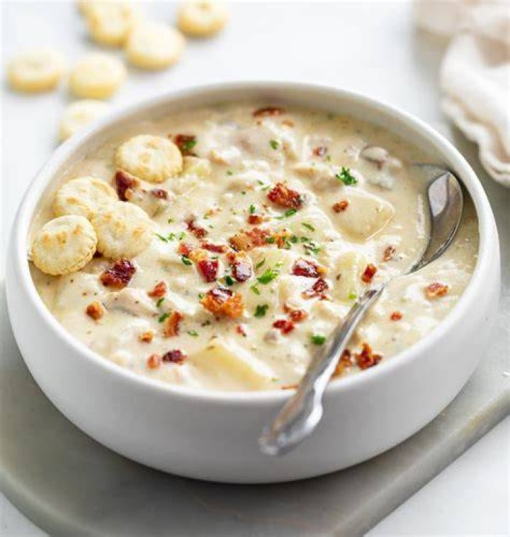 Does Boudin clam chowder have bacon
