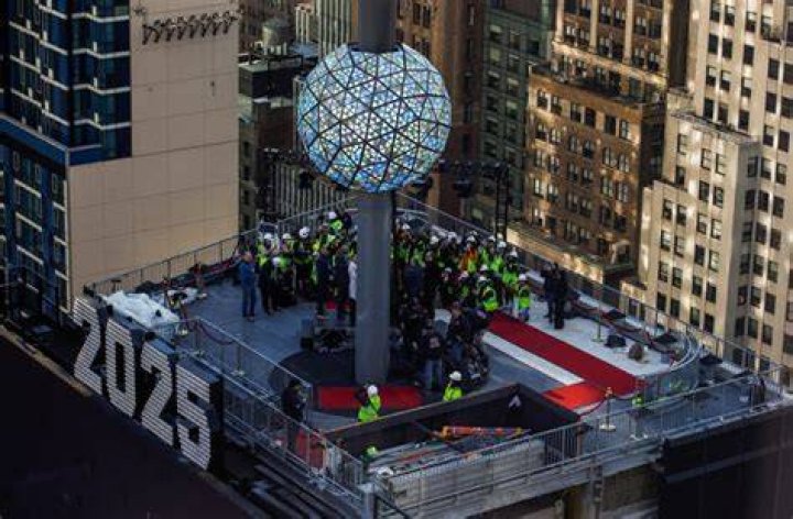Does Chicago have a New Years ball drop