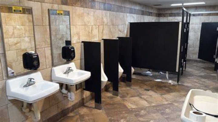 Does Home Depot have restrooms
