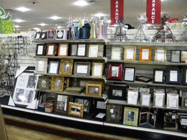Does HomeGoods sell frames