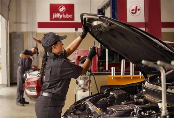Does Jiffy Lube replace fuel pumps