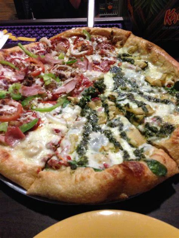 Does Mellow Mushroom Pizza have eggs