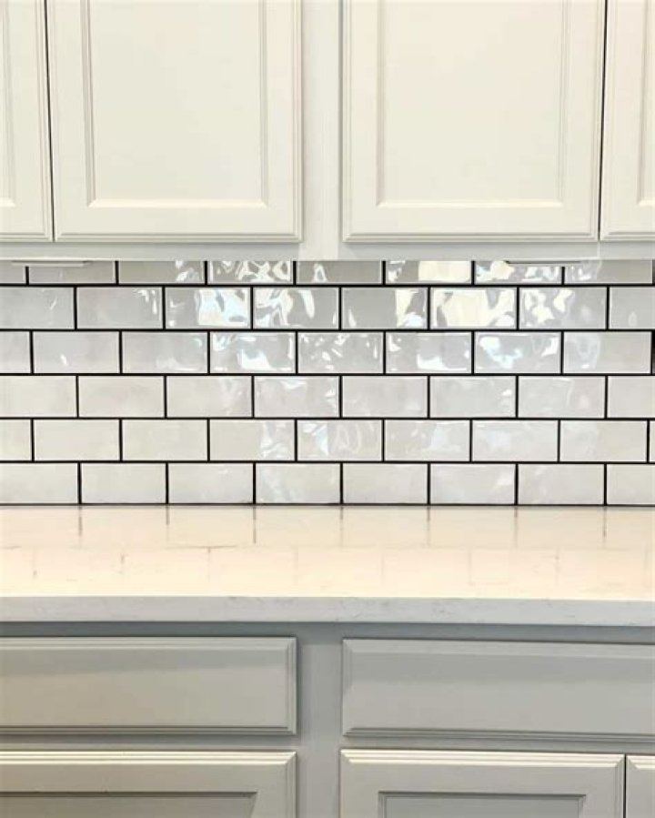 Does sanded grout scratch subway tile