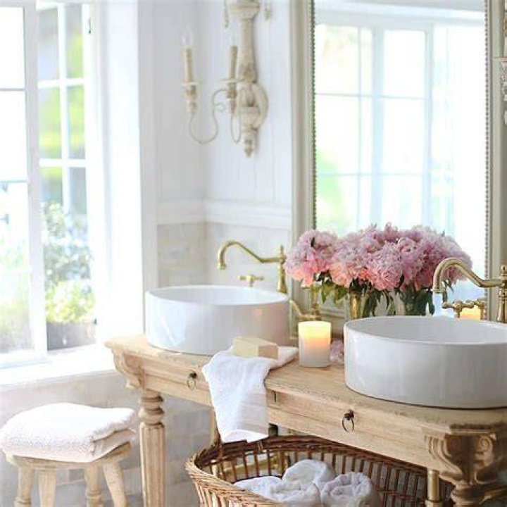 How can I decorate my bathroom like a hotel