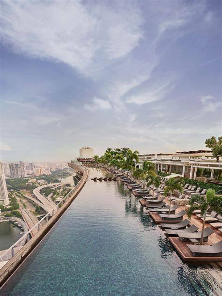 How deep is the infinity pool in Singapore