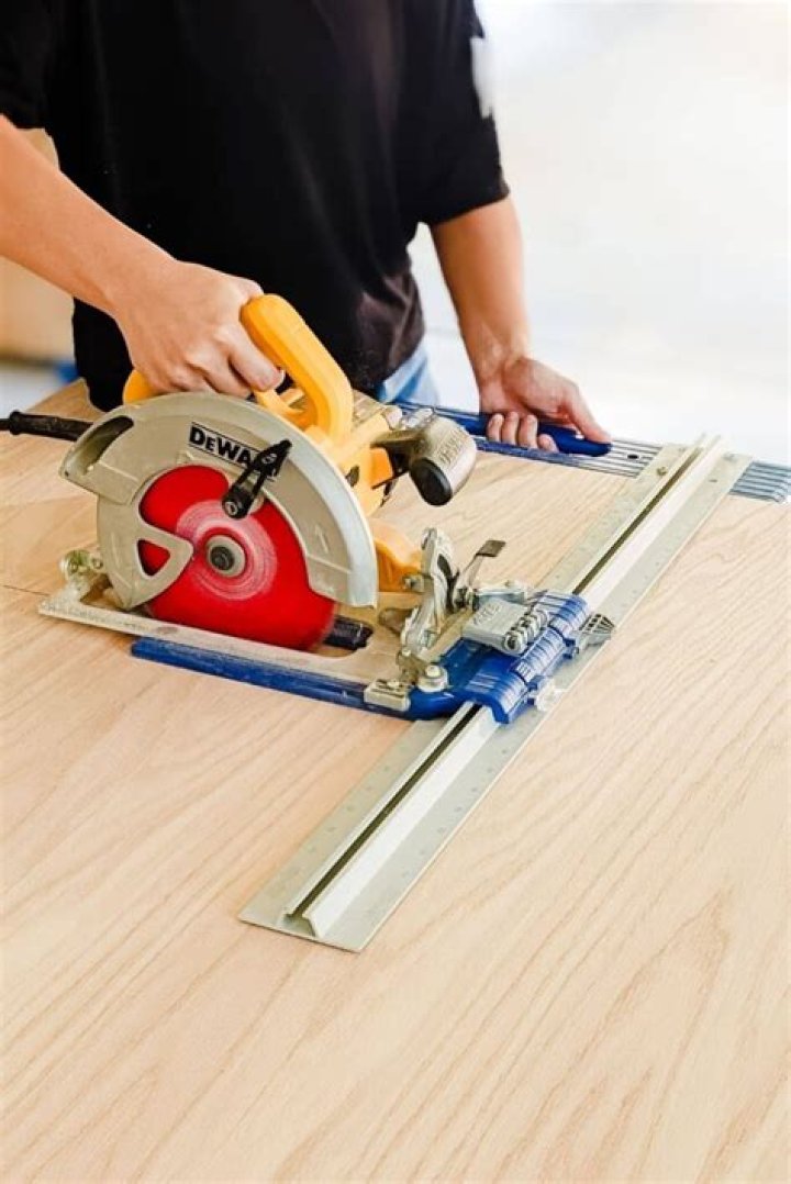 How do you cut a precisely with a circular saw