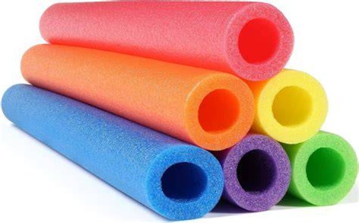 How do you make a circle with a pool noodle
