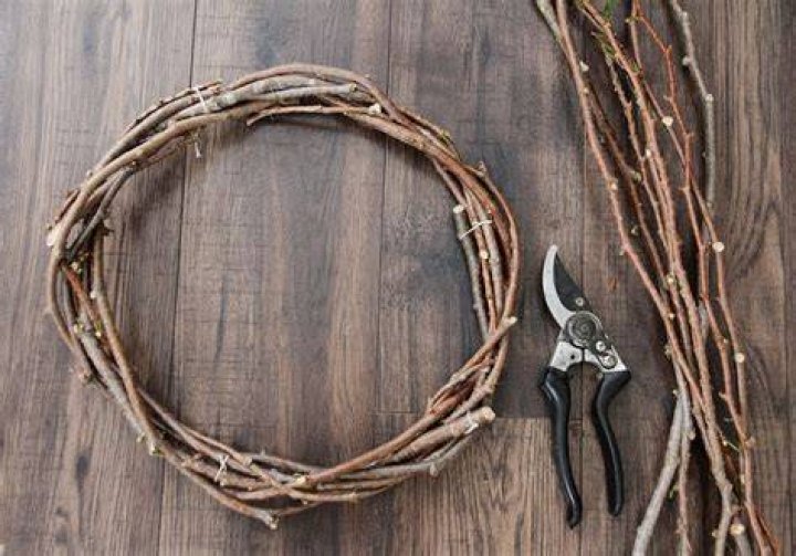 How do you make a real wreath out of branches
