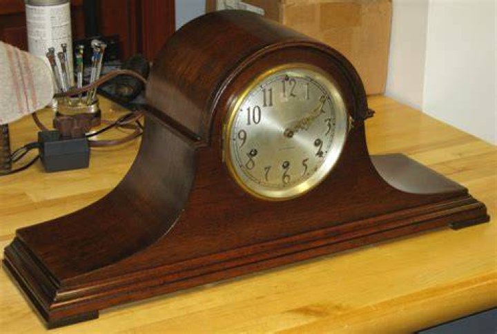 How do you set the chime on a Seth Thomas Clock