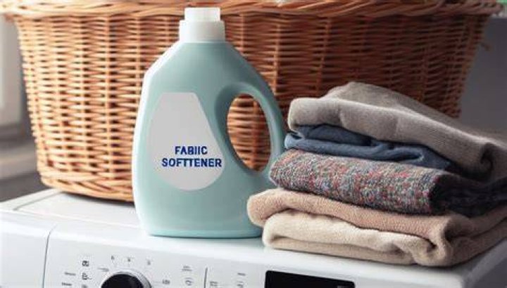 How do you Unshrink clothes with fabric softener