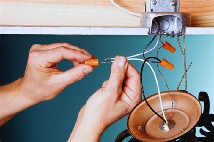 How do you wire a basic light fixture
