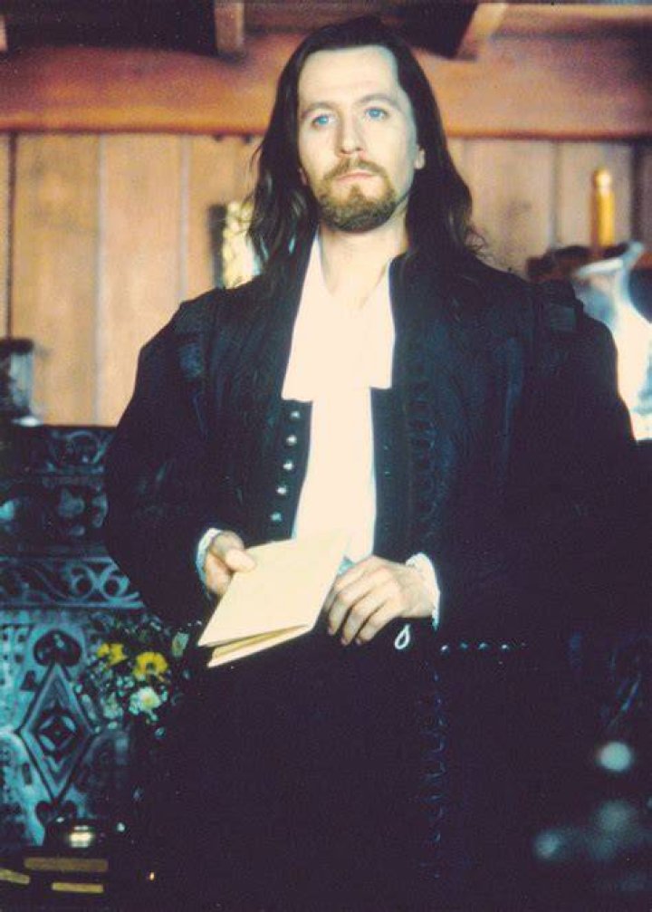 How is Reverend Arthur Dimmesdale described