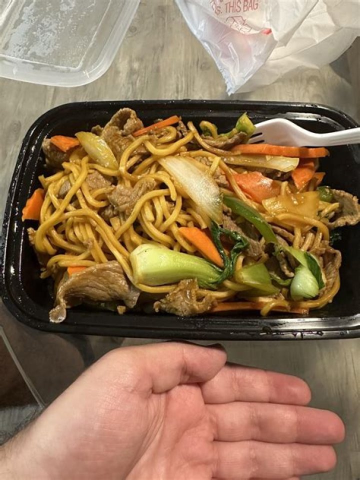 How many calories is in beef lo mein