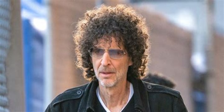 How many days a week does Howard Stern work