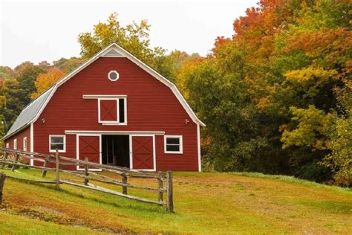 How much does a wooden barn cost