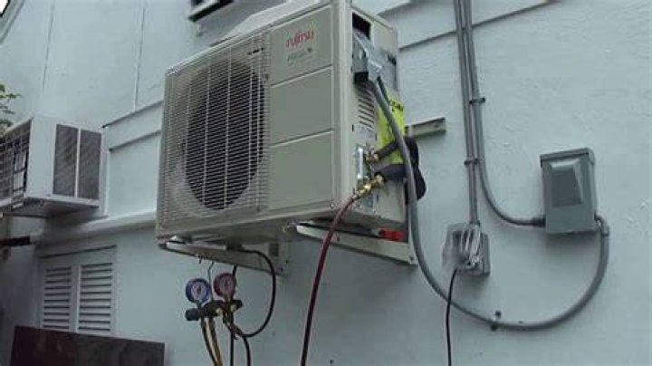 How much does it cost to install a Fujitsu mini split