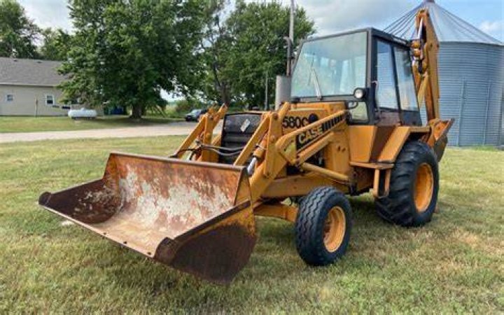How wide is a Case 580 backhoe