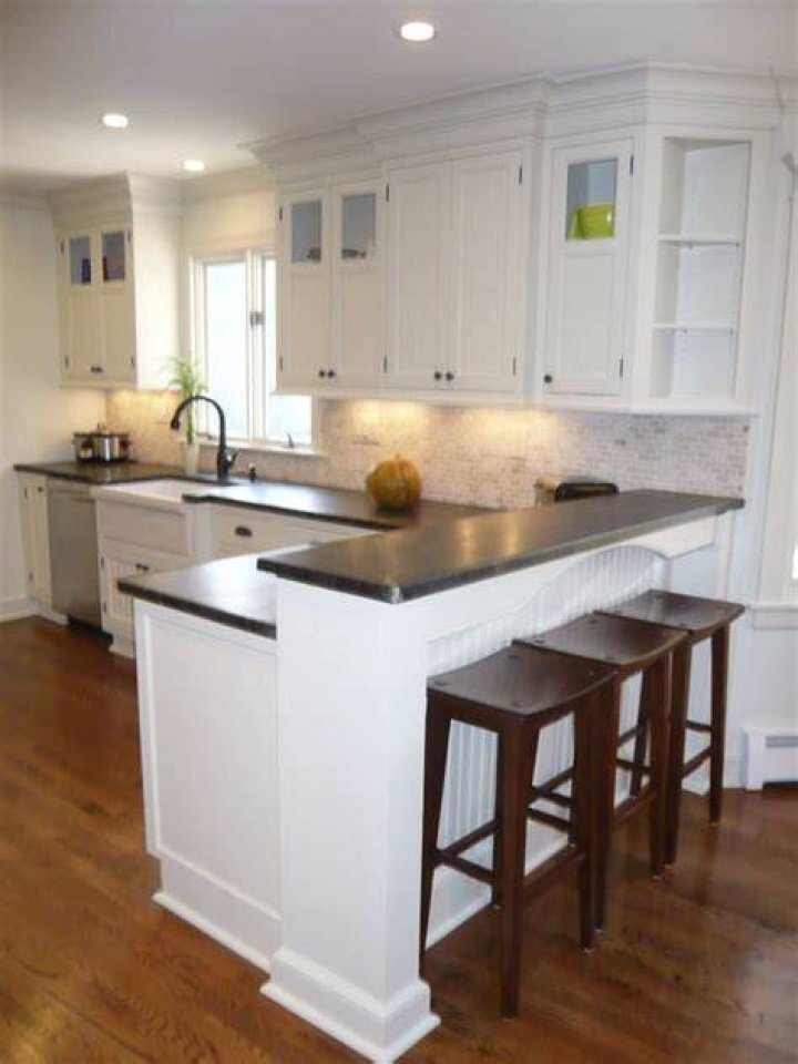 How wide should a peninsula in a kitchen be