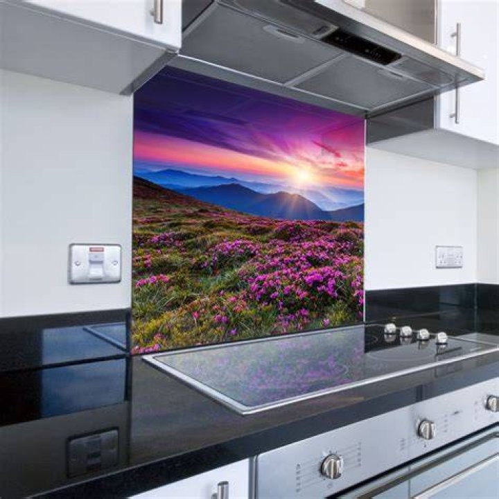 Is glass splashback heat resistant