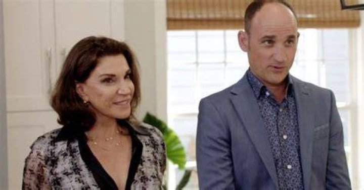Is Hilary Farr in a relationship