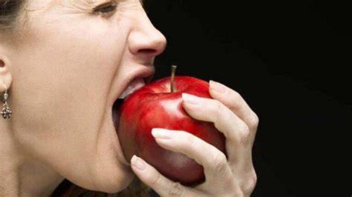 Is it bad to eat too many apples a day