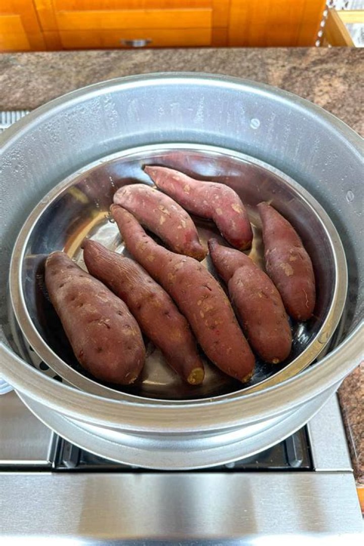 Is it better to boil or steam sweet potatoes