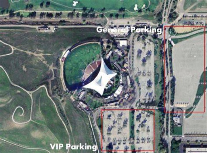 Is there free parking at Shoreline Amphitheatre