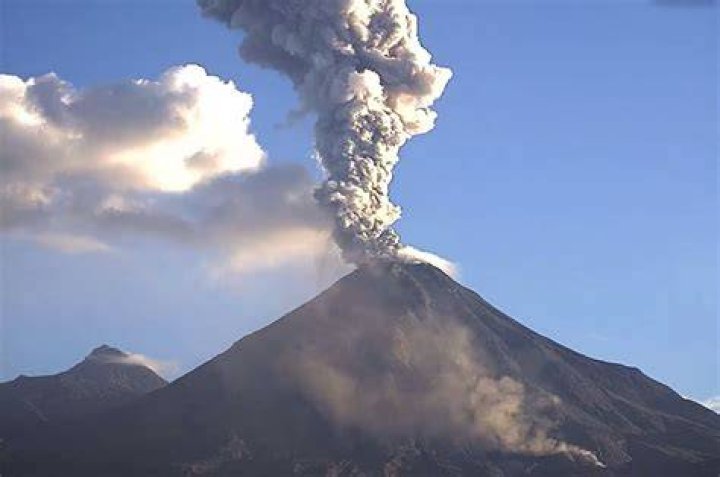 What are active volcanoes give an example of active volcano