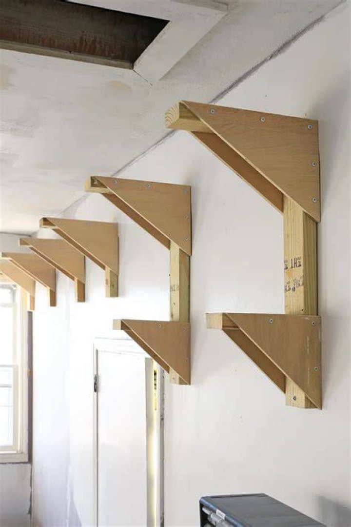 What are cantilevered shelves