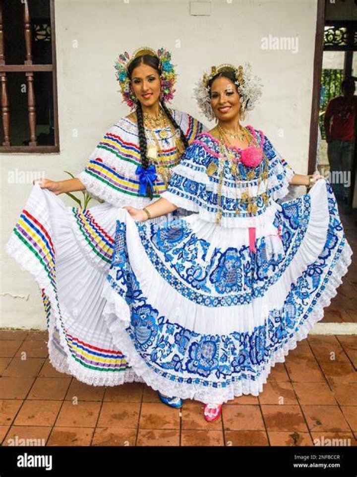 What do Panama people wear