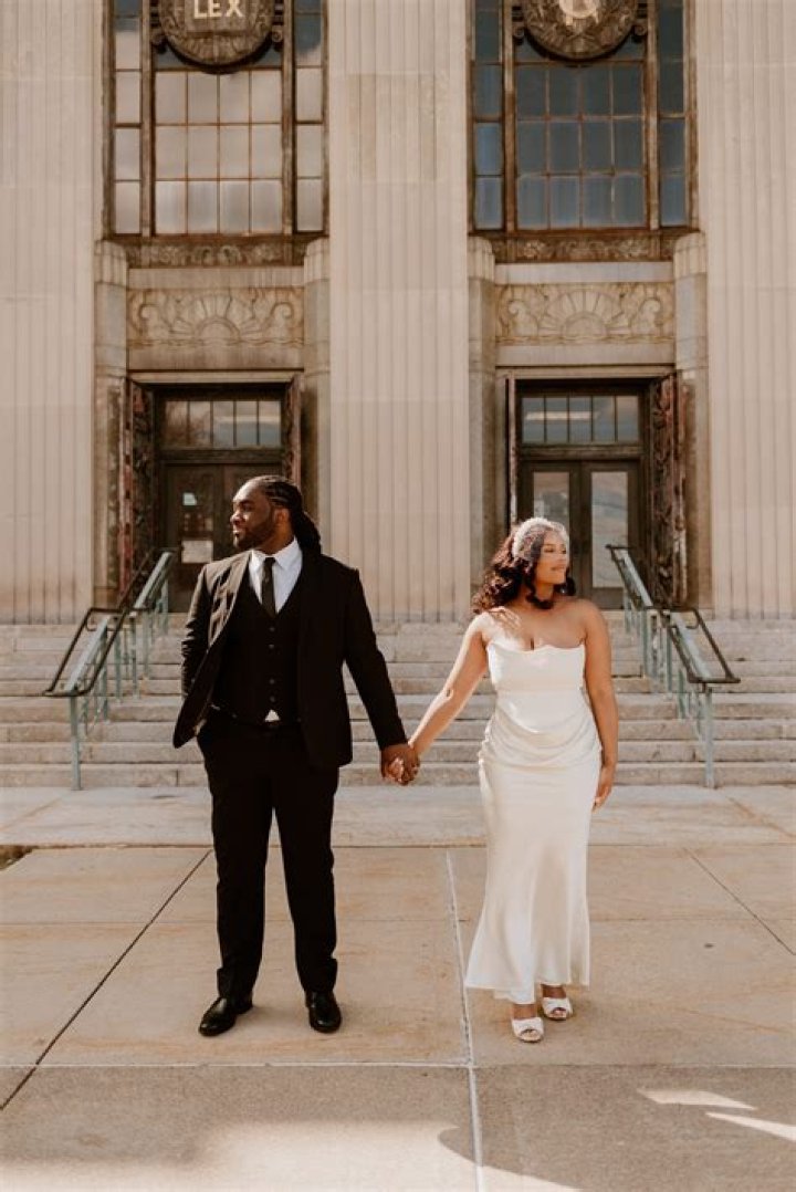What do you do at a courthouse wedding