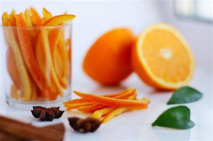 What does an orange smell like
