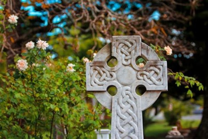 What does Celtic cross symbolize