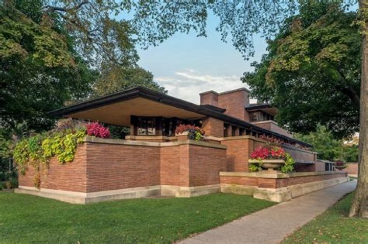 What is a Frank Lloyd Wright style home