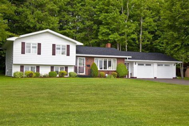 What is a split ranch home