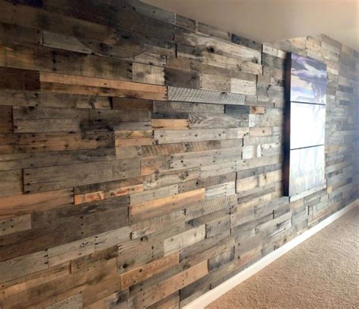 What is reclaimed pallet wood