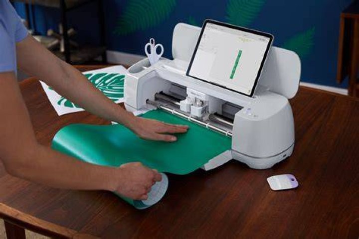 What is the best Cricut for cutting vinyl