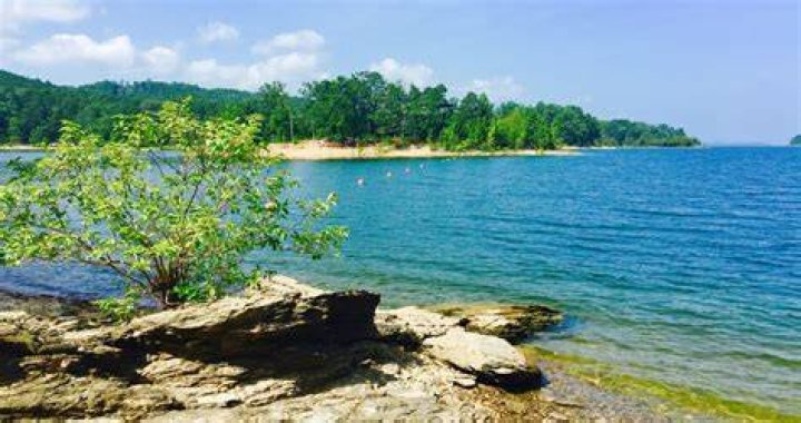 What is the cleanest lake in Arkansas