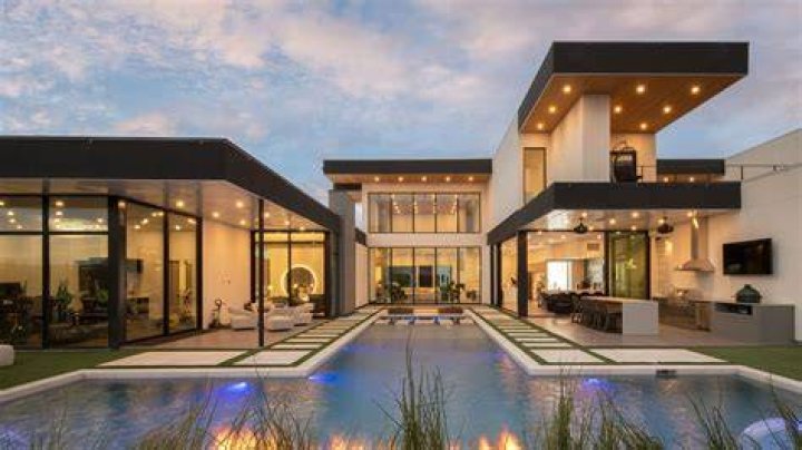 What makes a house luxury